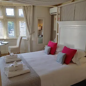 The House Boutique - In-room Breakfast - Free Parking Bed and breakfast